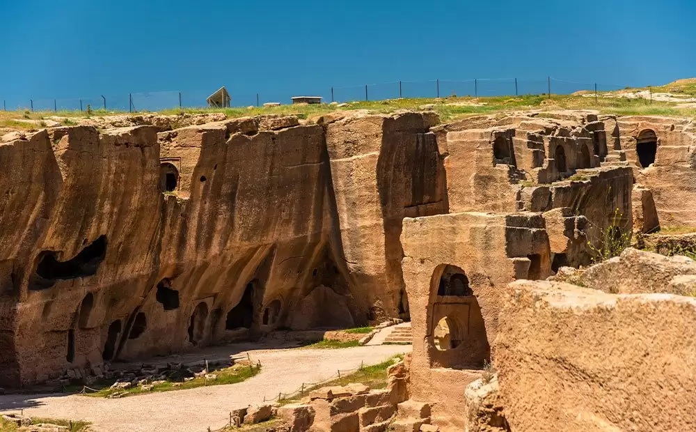 DİYARBAKIR -MİDYAT-SÜRYANİ VE EZİDİ KÖYLERİ-MARDİN-TURU